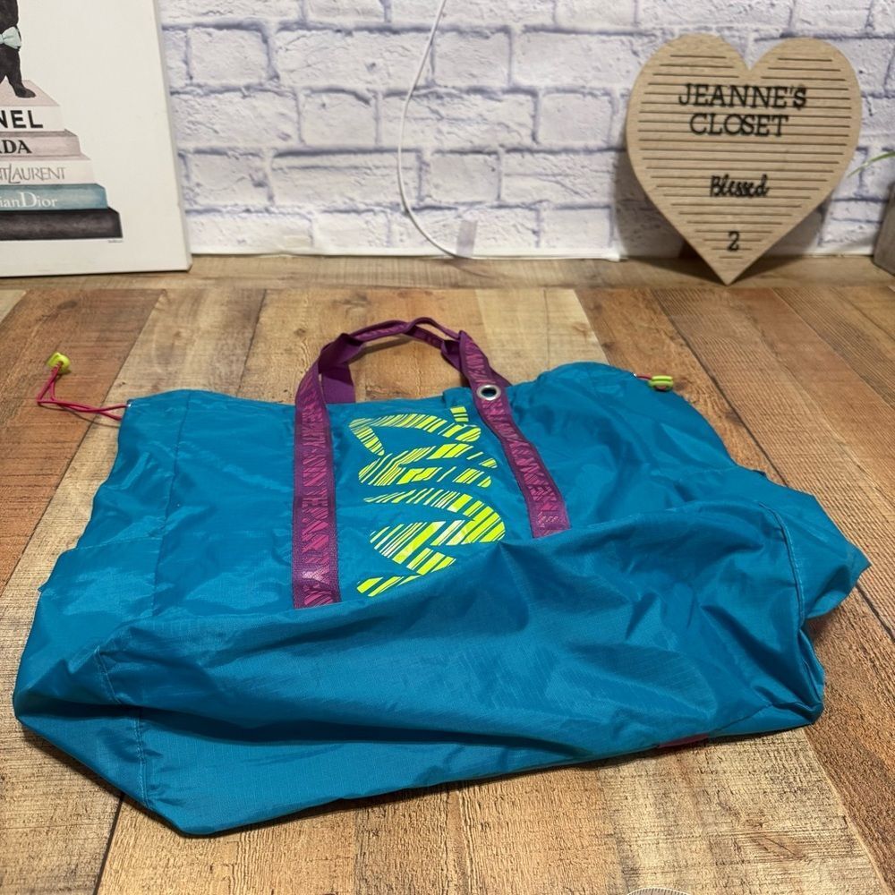 Zumba Join the Party Fast Dash Tote Bag Teal Purple Nylon Large Bag - Picture 13 of 13